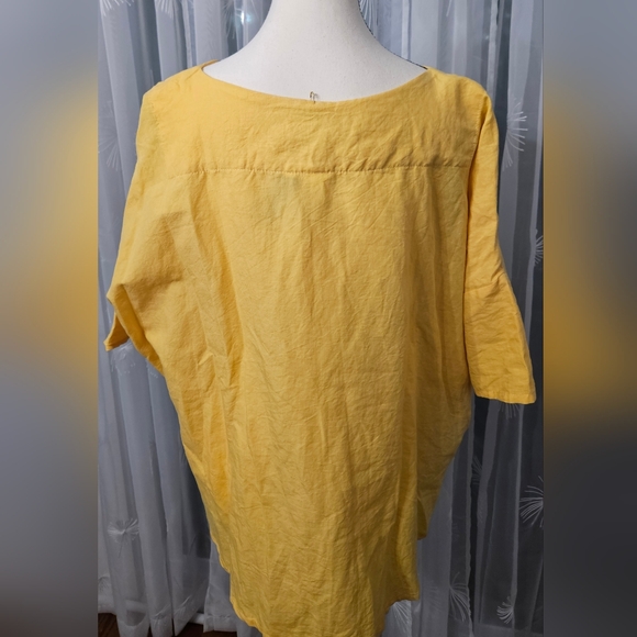 New with tags-  Tia Lin yellow blouse - Picture 8 of 9
